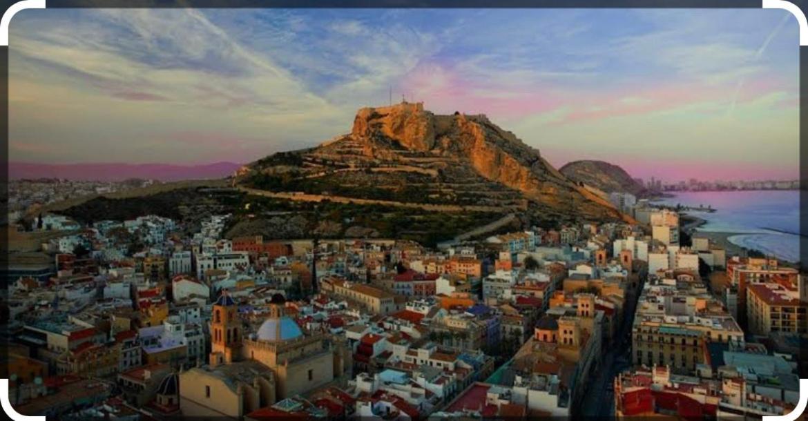 Centrally-Located, Spacious Flat At Historic Centre & Short Walk To Beach Alicante Exterior foto
