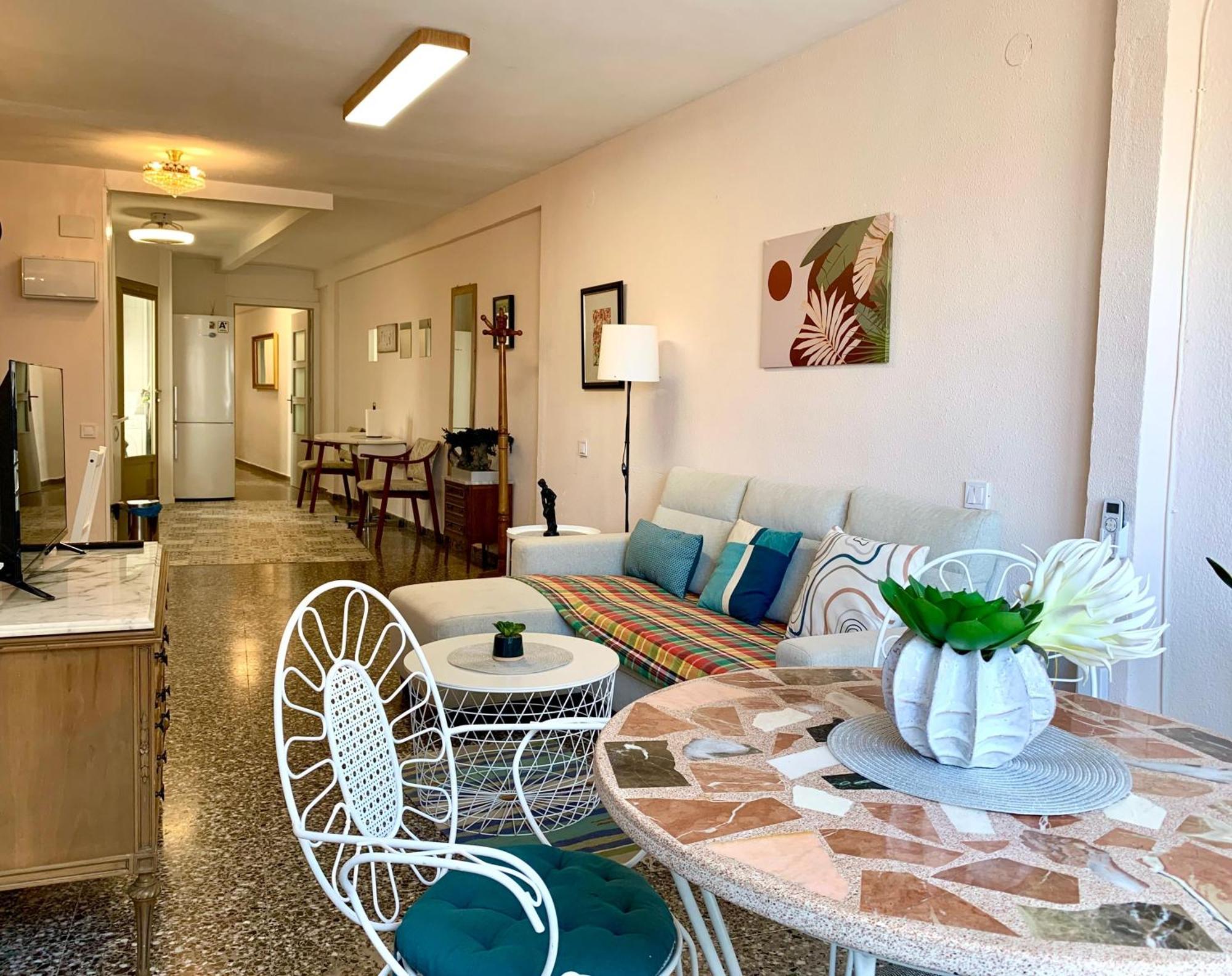 Centrally-Located, Spacious Flat At Historic Centre & Short Walk To Beach Alicante Exterior foto
