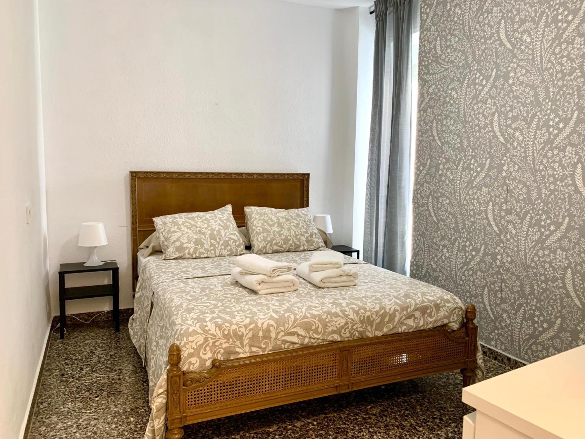 Centrally-Located, Spacious Flat At Historic Centre & Short Walk To Beach Alicante Exterior foto