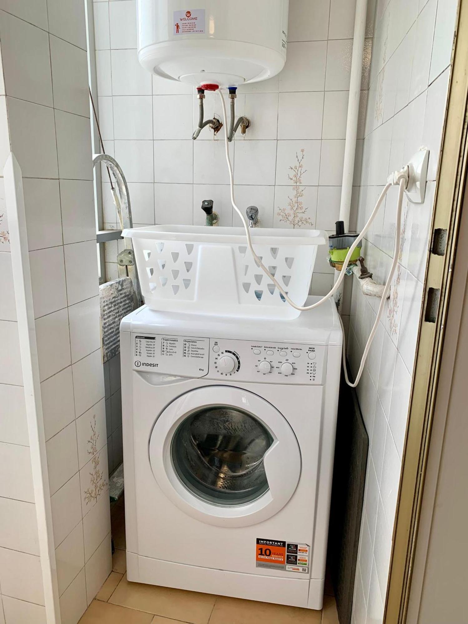 Centrally-Located, Spacious Flat At Historic Centre & Short Walk To Beach Alicante Exterior foto