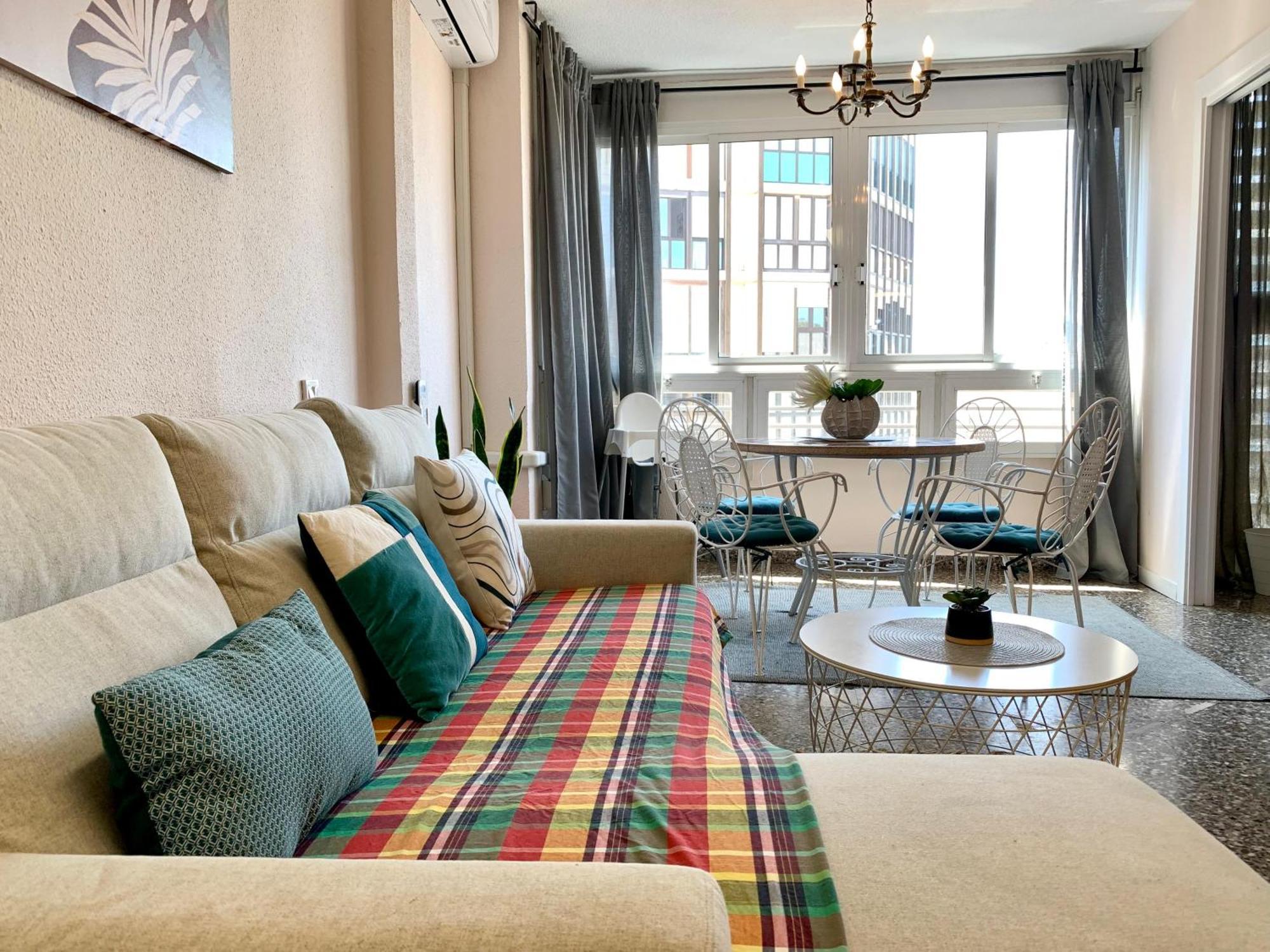 Centrally-Located, Spacious Flat At Historic Centre & Short Walk To Beach Alicante Exterior foto