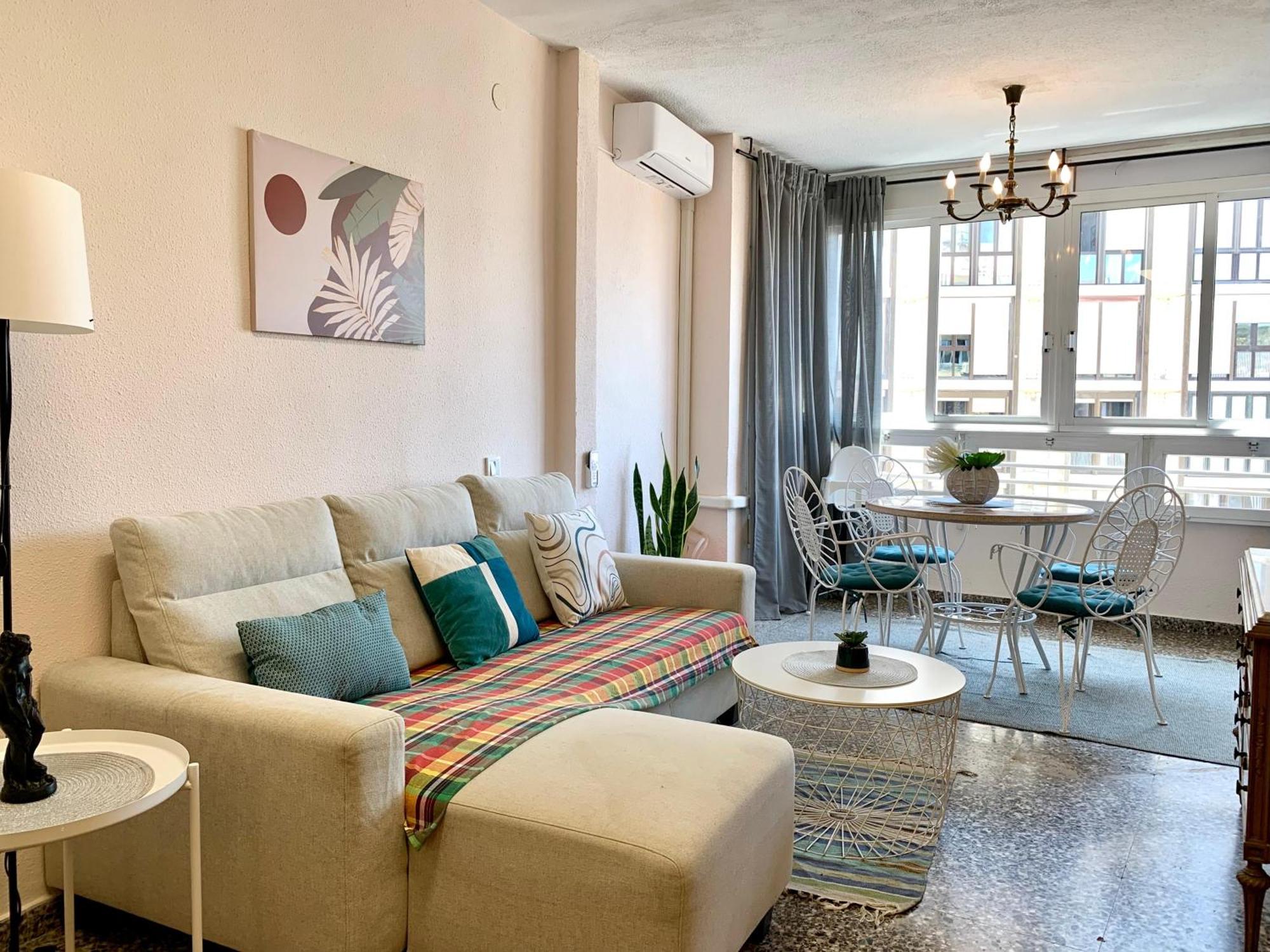 Centrally-Located, Spacious Flat At Historic Centre & Short Walk To Beach Alicante Exterior foto