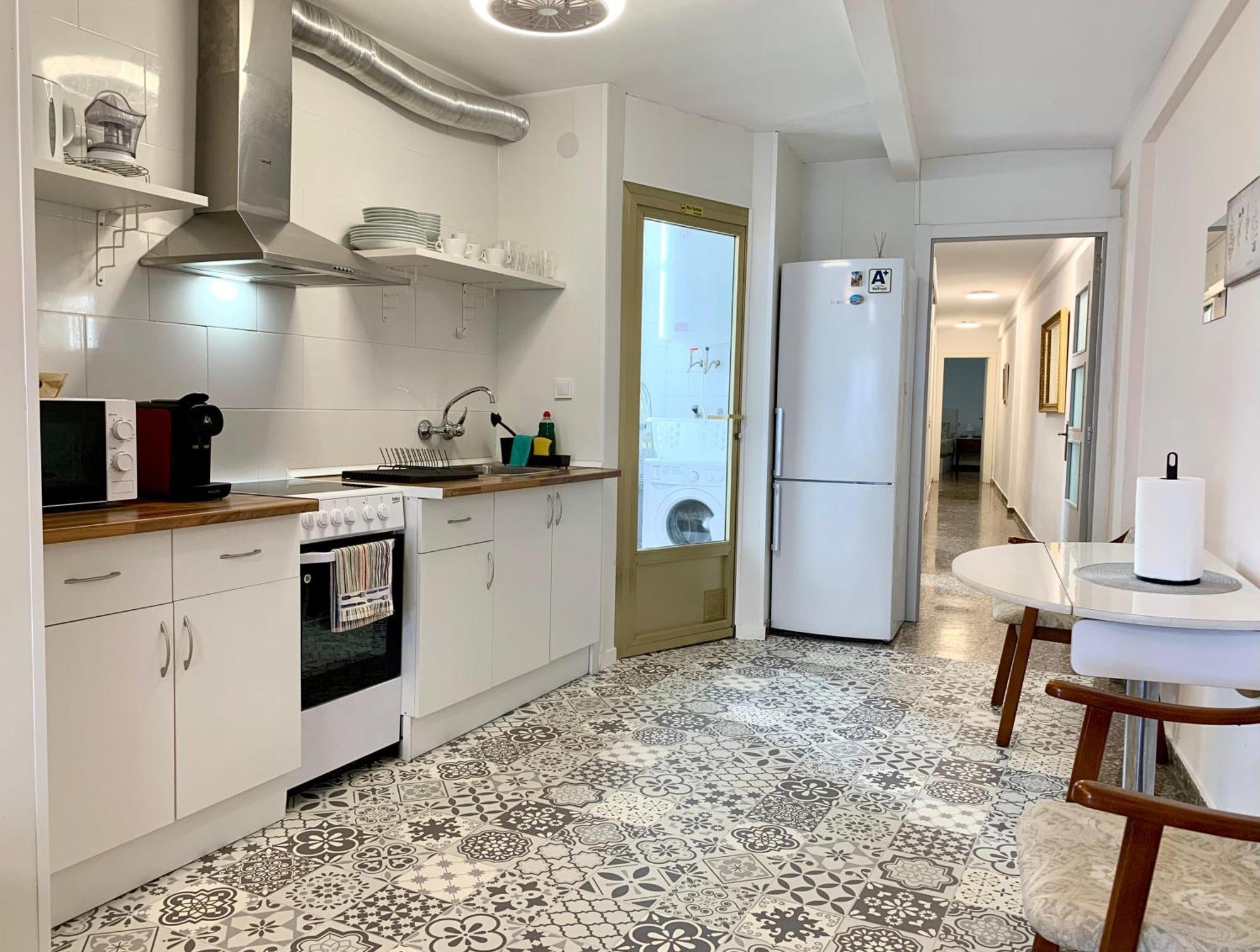 Centrally-Located, Spacious Flat At Historic Centre & Short Walk To Beach Alicante Exterior foto