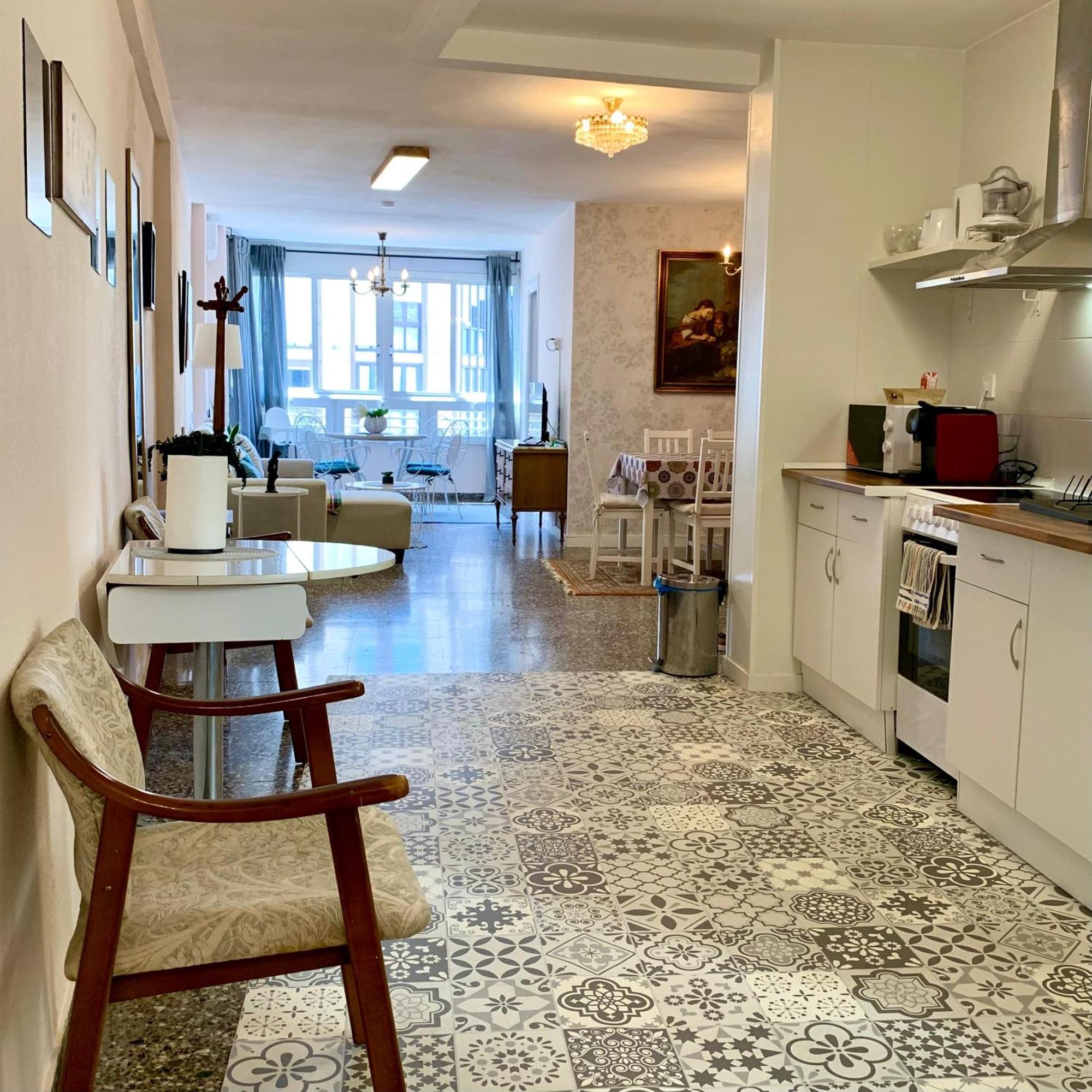 Centrally-Located, Spacious Flat At Historic Centre & Short Walk To Beach Alicante Exterior foto